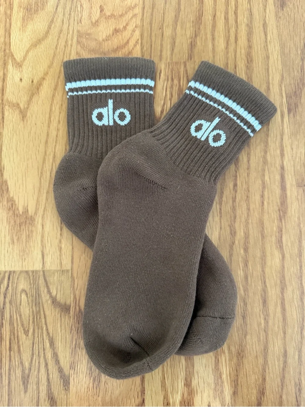ALO Yoga Unisex half crew throwback (M) sock - NWOT